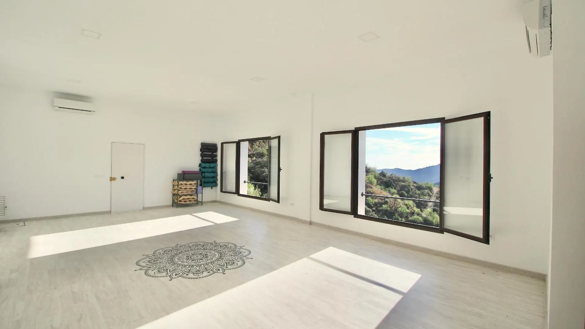 Villa Trompetilla Montes De Malaga With Yoga Studio And Spa