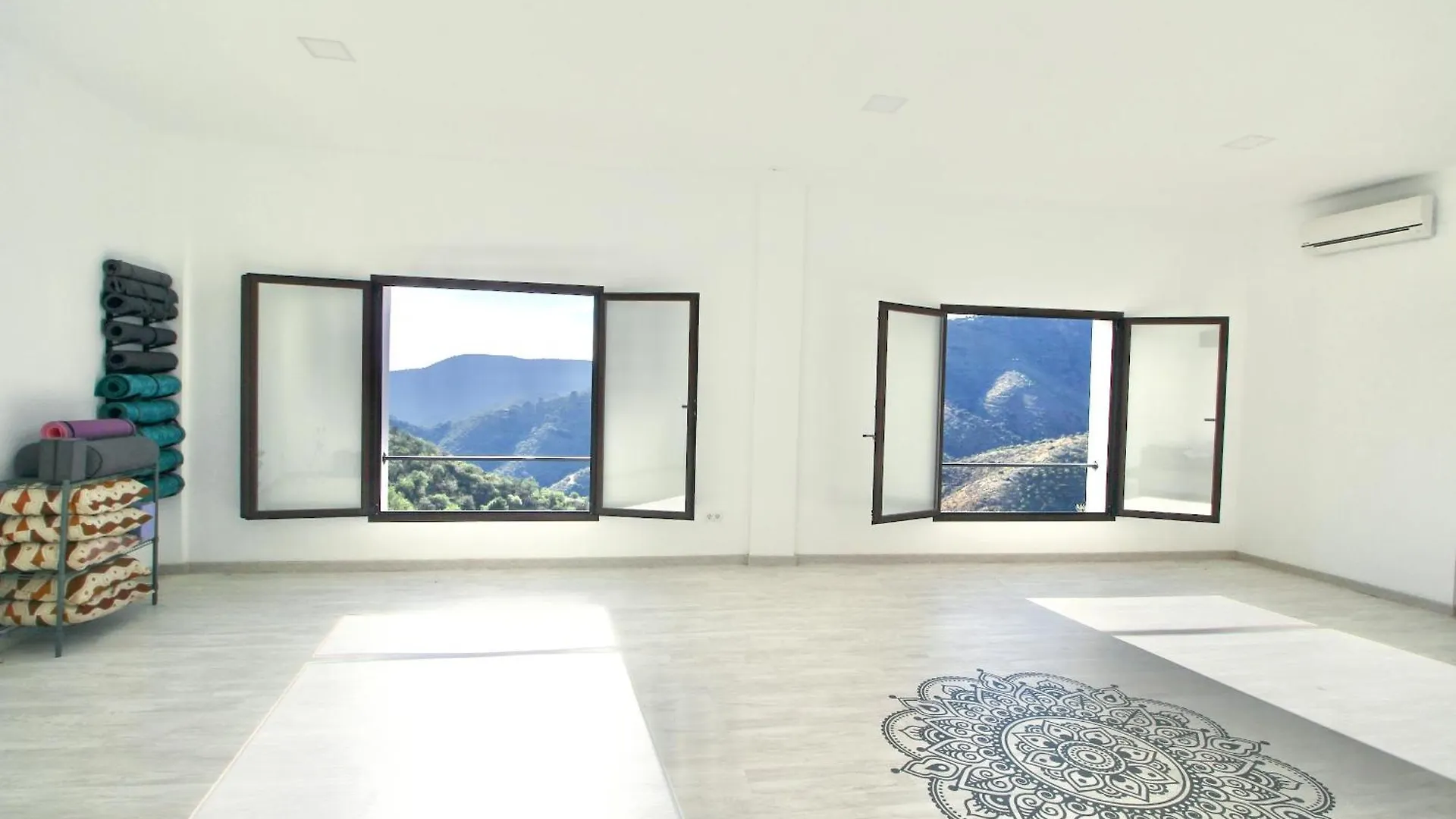 Villa Trompetilla Montes De Malaga With Yoga Studio And Spa